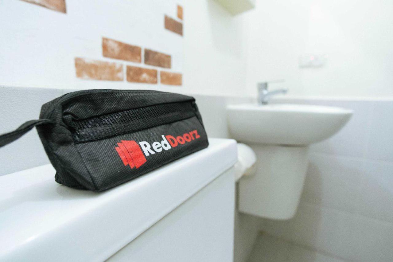 Reddoorz Plus Near Jakarta Kota Station Jacarta Exterior foto