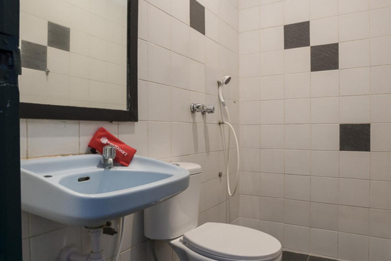 Reddoorz Plus Near Jakarta Kota Station Jacarta Exterior foto