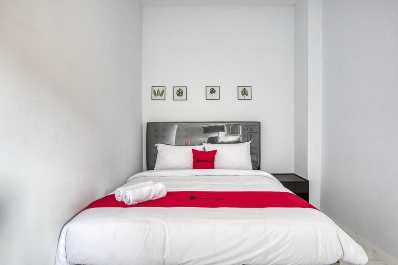 Reddoorz Plus Near Jakarta Kota Station Jacarta Exterior foto