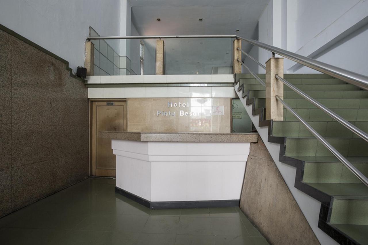 Reddoorz Plus Near Jakarta Kota Station Jacarta Exterior foto