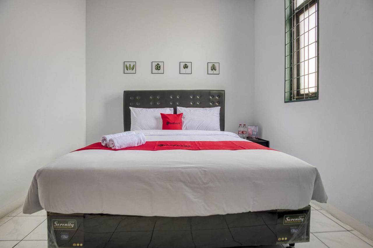 Reddoorz Plus Near Jakarta Kota Station Jacarta Exterior foto