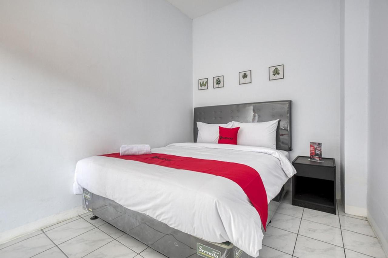 Reddoorz Plus Near Jakarta Kota Station Jacarta Exterior foto