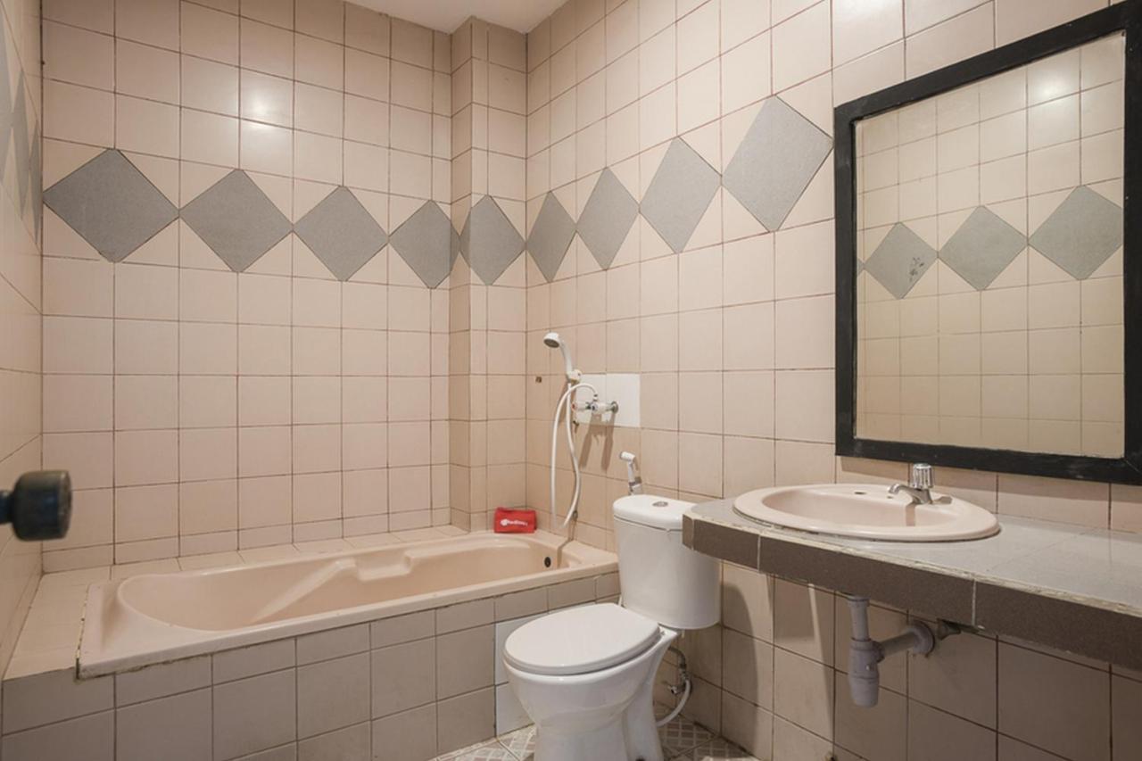 Reddoorz Plus Near Jakarta Kota Station Jacarta Exterior foto