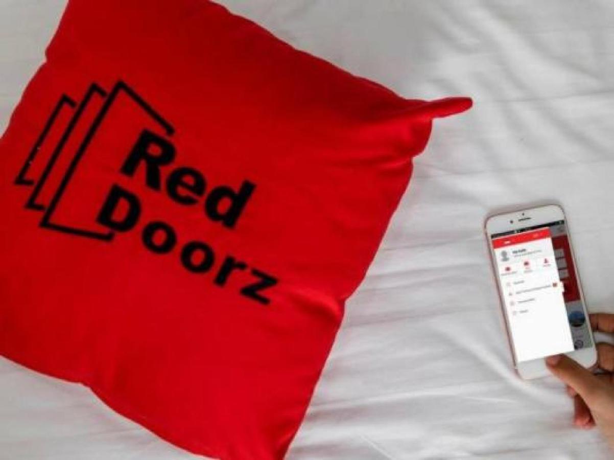 Reddoorz Plus Near Jakarta Kota Station Jacarta Exterior foto